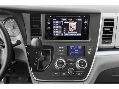 2015 Toyota Sienna L 8 Passenger