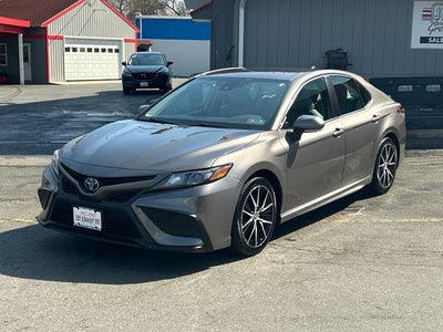 2022 Toyota Camry Hybrid SE