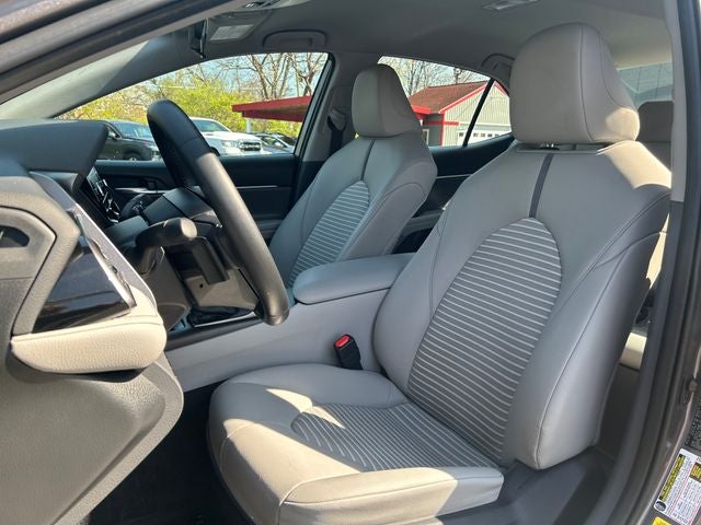 2022 Toyota Camry Hybrid SE