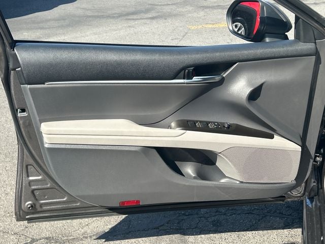 2022 Toyota Camry Hybrid SE
