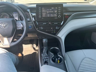 2022 Toyota Camry Hybrid SE