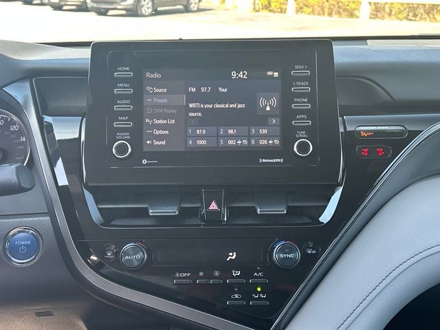 2022 Toyota Camry Hybrid SE
