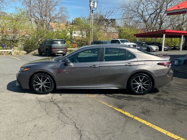 2022 Toyota Camry Hybrid SE