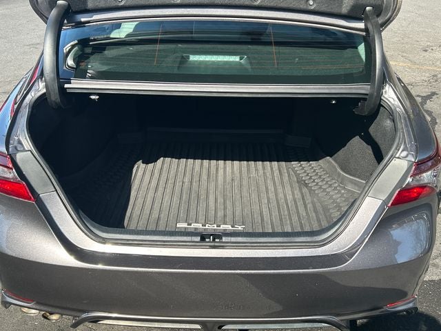 2022 Toyota Camry Hybrid SE