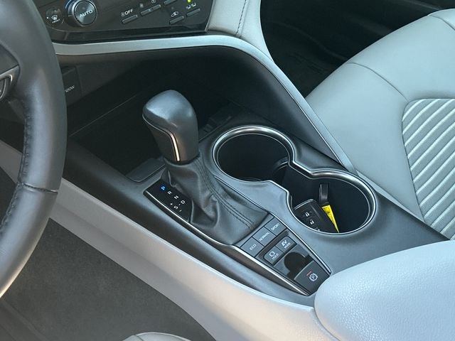2022 Toyota Camry Hybrid SE