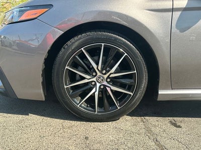 2022 Toyota Camry Hybrid SE