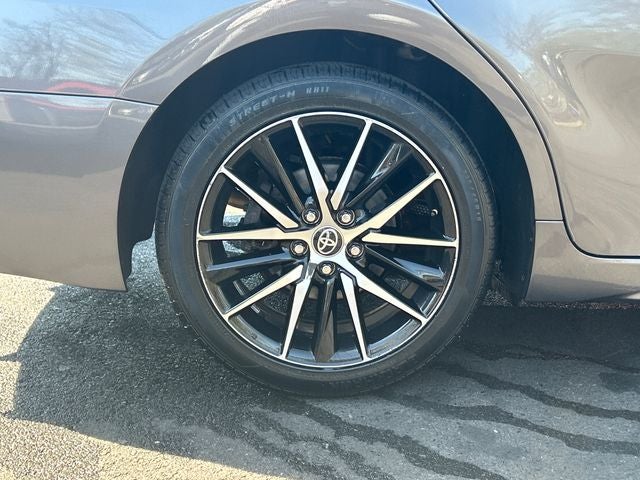 2022 Toyota Camry Hybrid SE