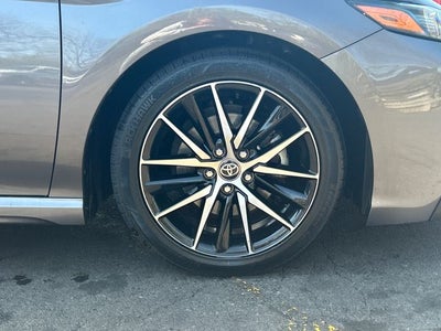 2022 Toyota Camry Hybrid SE