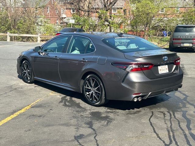 2022 Toyota Camry Hybrid SE