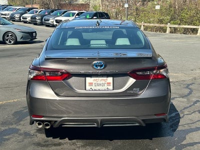 2022 Toyota Camry Hybrid SE