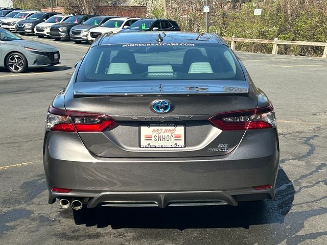 2022 Toyota Camry Hybrid SE