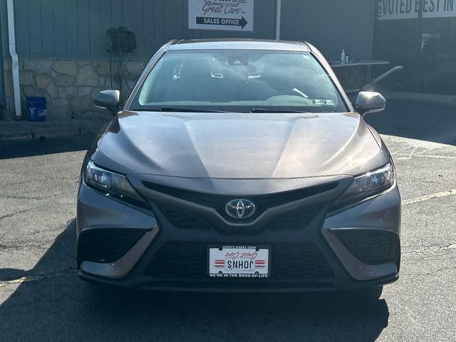 2022 Toyota Camry Hybrid SE