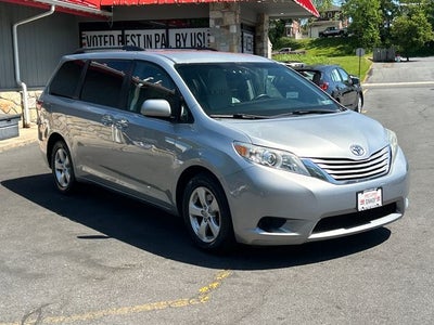 2015 Toyota Sienna LE 8 Passenger