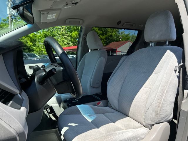 2015 Toyota Sienna LE 8 Passenger