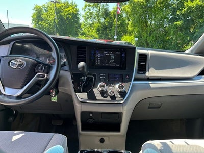 2015 Toyota Sienna LE 8 Passenger