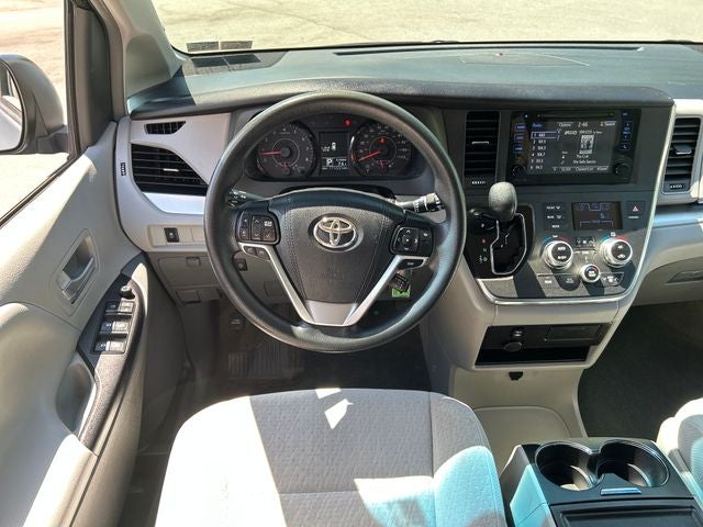 2015 Toyota Sienna LE 8 Passenger
