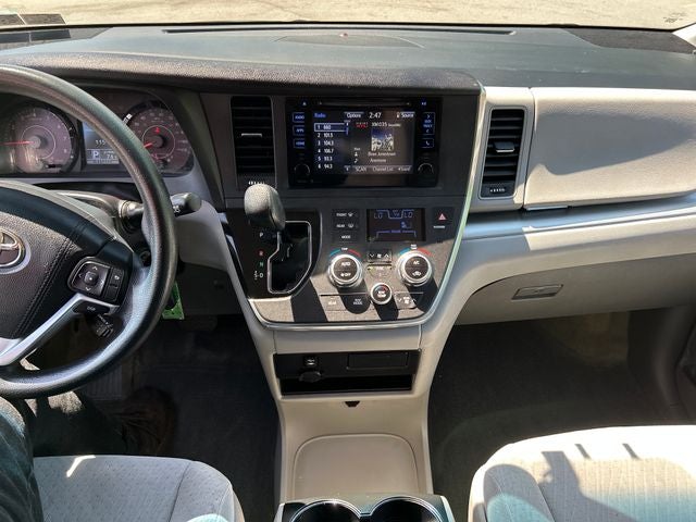 2015 Toyota Sienna LE 8 Passenger