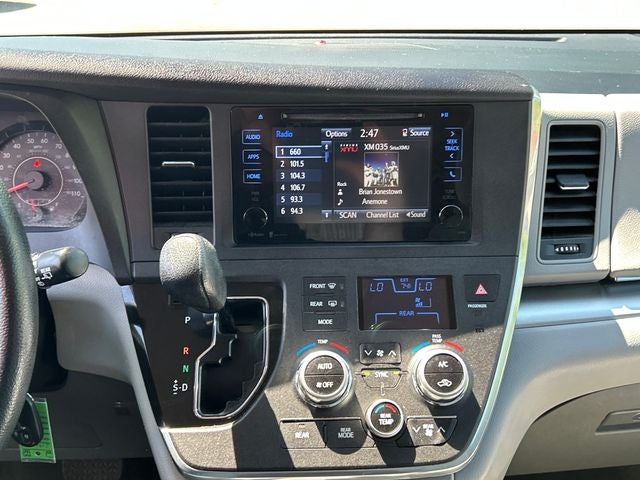2015 Toyota Sienna LE 8 Passenger