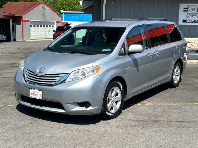 2015 Toyota Sienna LE 8 Passenger