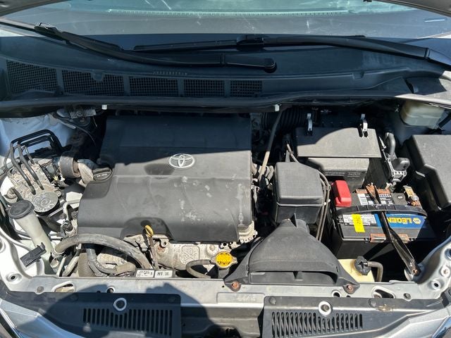 2015 Toyota Sienna LE 8 Passenger
