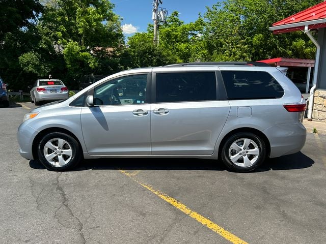 2015 Toyota Sienna LE 8 Passenger