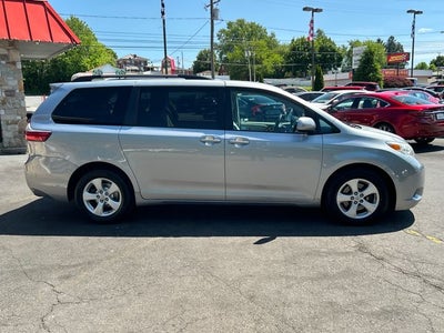 2015 Toyota Sienna LE 8 Passenger