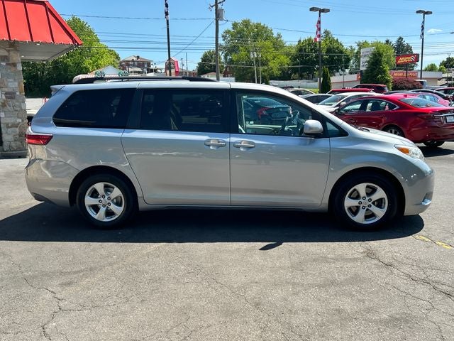 2015 Toyota Sienna LE 8 Passenger