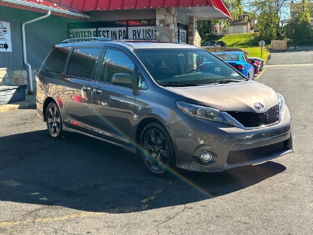 2015 Toyota Sienna SE 8 Passenger