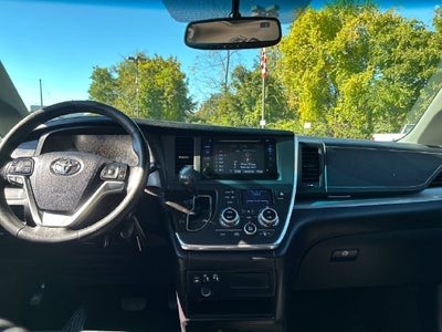 2015 Toyota Sienna SE 8 Passenger