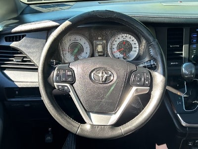 2015 Toyota Sienna SE 8 Passenger