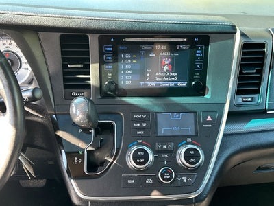 2015 Toyota Sienna SE 8 Passenger
