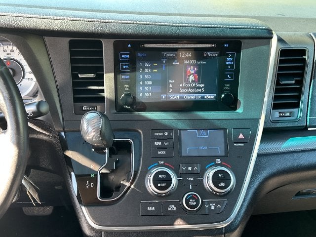 2015 Toyota Sienna SE 8 Passenger
