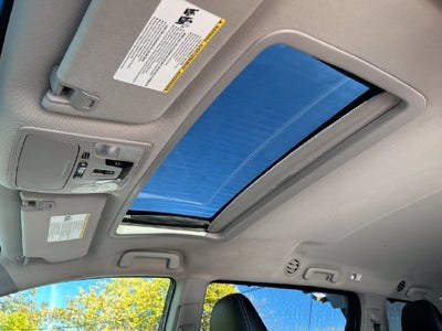 2015 Toyota Sienna SE 8 Passenger