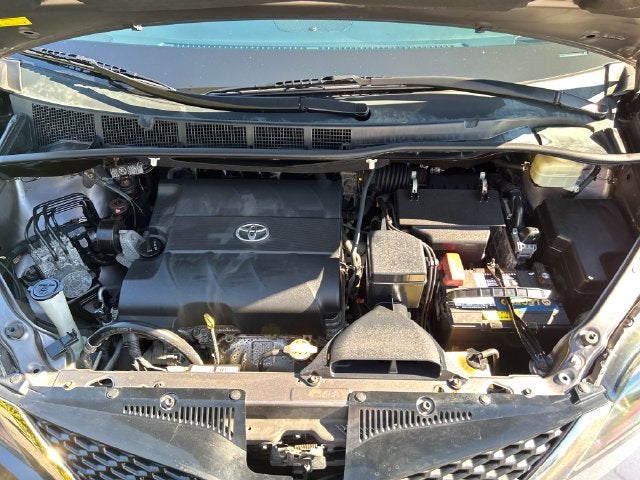 2015 Toyota Sienna SE 8 Passenger