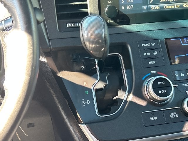 2015 Toyota Sienna SE 8 Passenger