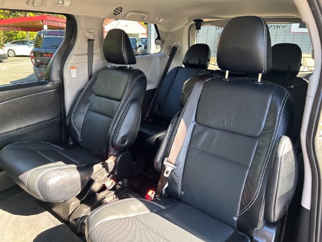 2015 Toyota Sienna SE 8 Passenger