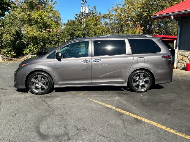 2015 Toyota Sienna SE 8 Passenger