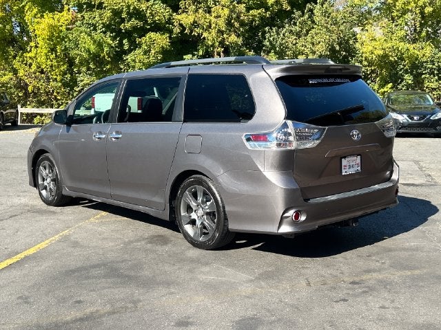 2015 Toyota Sienna SE 8 Passenger