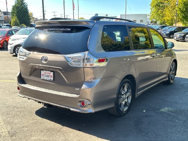 2015 Toyota Sienna SE 8 Passenger