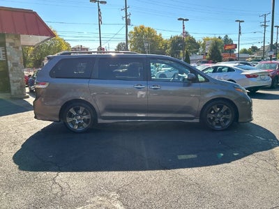 2015 Toyota Sienna SE 8 Passenger