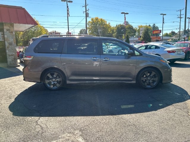 2015 Toyota Sienna SE 8 Passenger