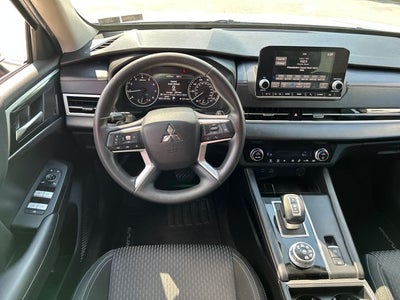 2022 Mitsubishi Outlander ES