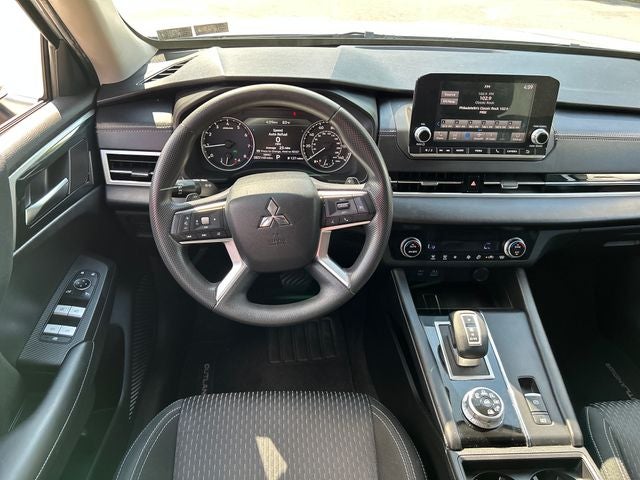 2022 Mitsubishi Outlander ES