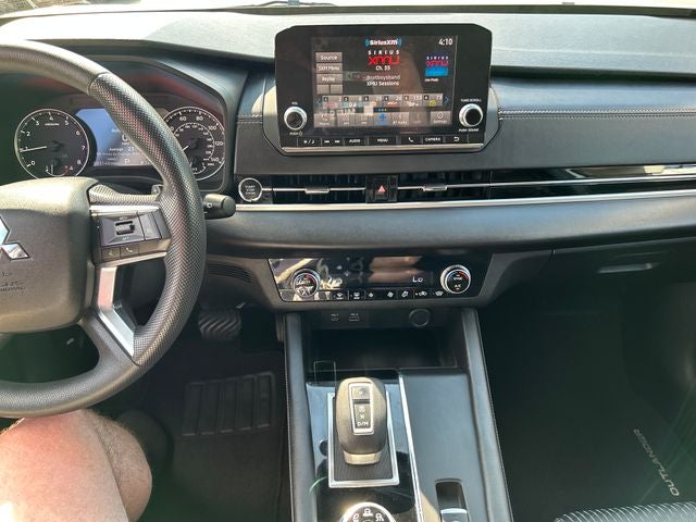 2022 Mitsubishi Outlander ES