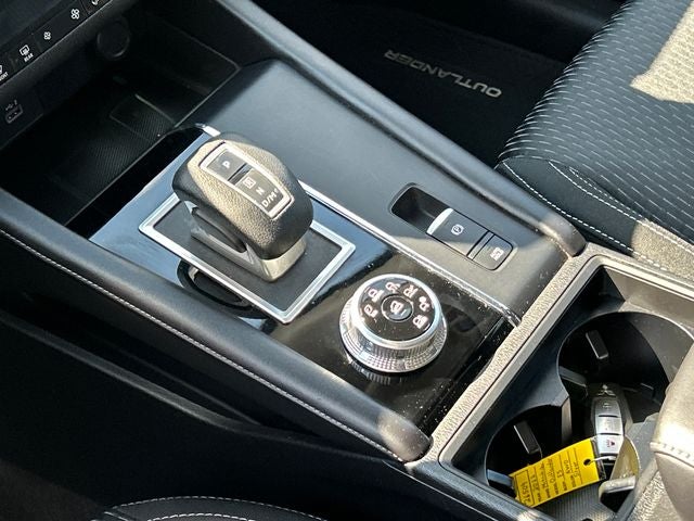 2022 Mitsubishi Outlander ES