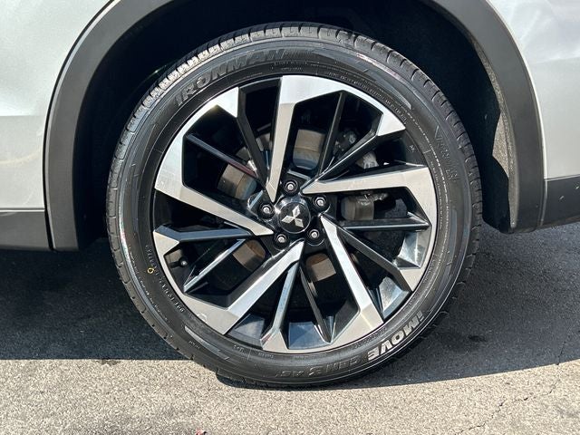 2022 Mitsubishi Outlander ES