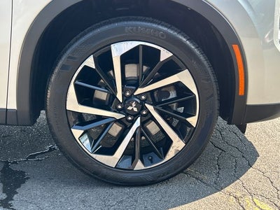 2022 Mitsubishi Outlander ES