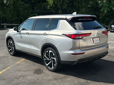 2022 Mitsubishi Outlander ES