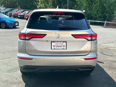 2022 Mitsubishi Outlander ES