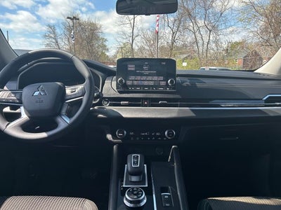 2022 Mitsubishi Outlander ES